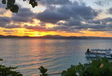 Spectacular Whitsundays sunset cruise 24 guests