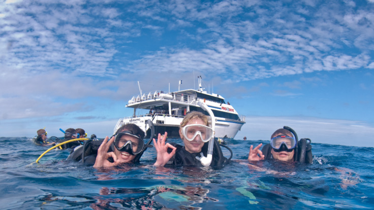 Dive Course Cairns - Introductory diving lessons on the Great Barrier Reef with dive instructors