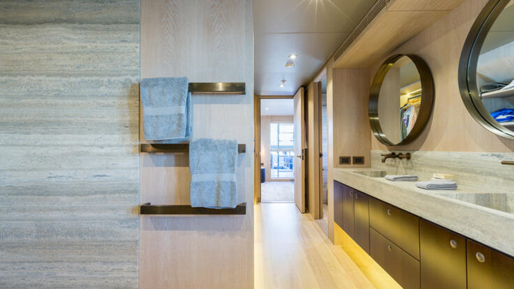 Kimberley Luxury Yacht Charters - Master Bathroom 