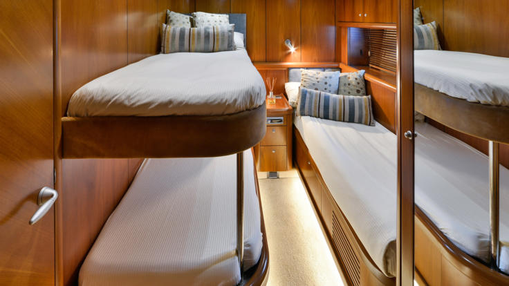 Whitsunday Charter Yachts - Spacious shared cabin on board this luxury yacht