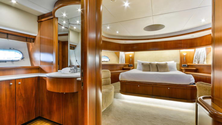 Whitsundays Charter Yacht - Master Stateroom 