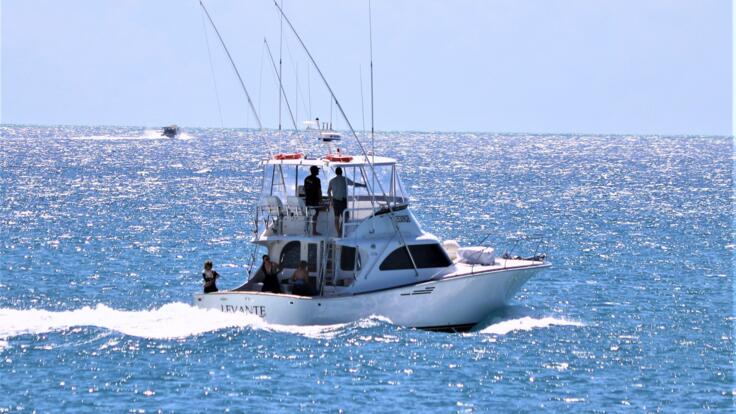 Luxury Boat charter Port Douglas - Great Barrier Reef