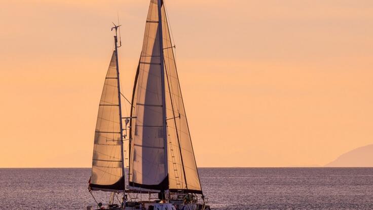 Yacht Charter Townsville - Sunset Sailing