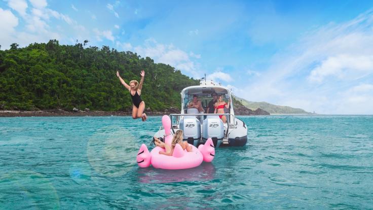 4 to 8 hours private charter boat Whitsundays