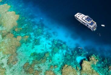 Aerial View of the stunning Outer Barrier Reef dive and snorkel locations