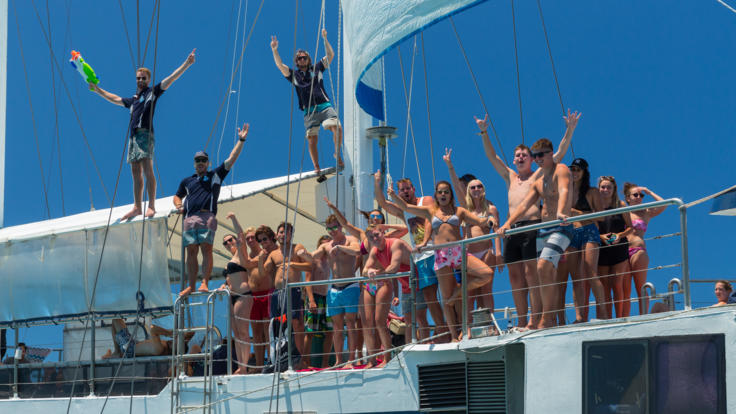 Liveaboard dive, sail and snorkel tour on the Grat Barrier Reef 