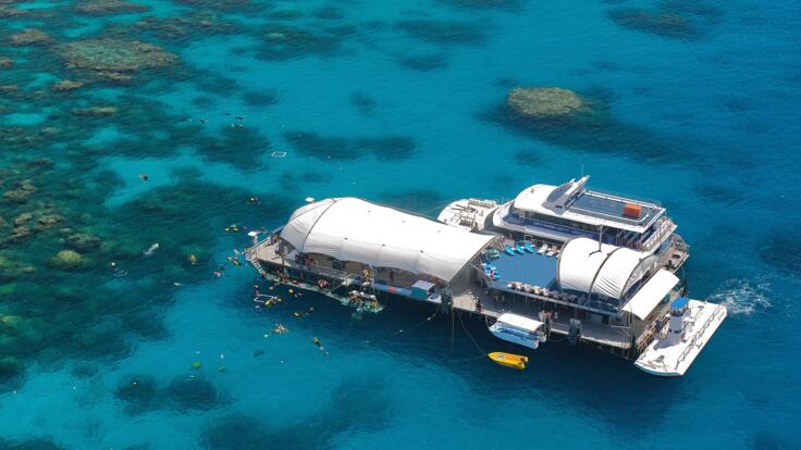 Great Barrier Reef Tours - Outer Great Barrier Reef Pontoon - Platform 