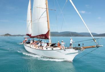 Sailing Whitsundays - Classic Yacht Snoreklling Tours - Adults Only