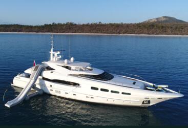 Superyacht Charters Great Barrier Reef - At Anchor