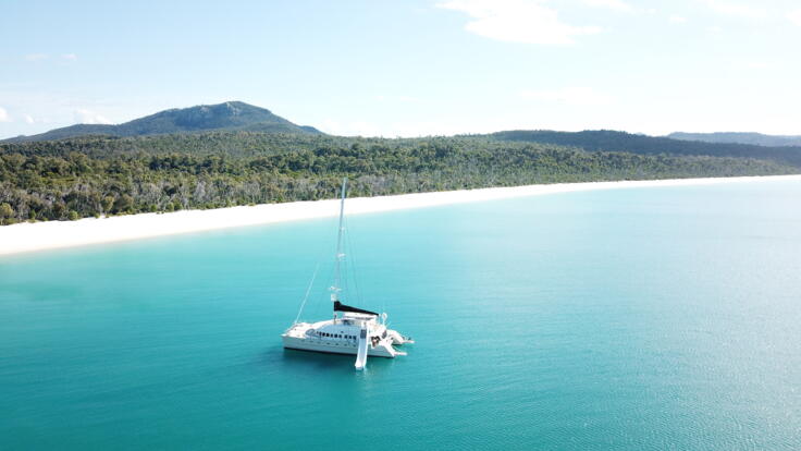 Whitsunday Yacht Charters - Luxury yacht charter Great Barrier Reef - 65 ft at anchor
