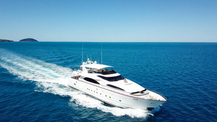 Superyacht Charter Whitsunday - Luxury Yacht Charter