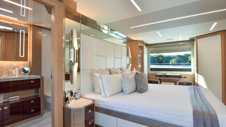 Airle Beach Luxury Yacht Charters - Full Beam Master Stateroom