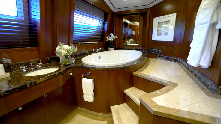 Whitsunday Yacht Charters - Master Ensuite with Spa Bath