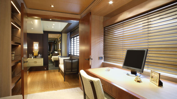 Whitsunday Luxury Yacht Charter - Master Cabin Desk Space 