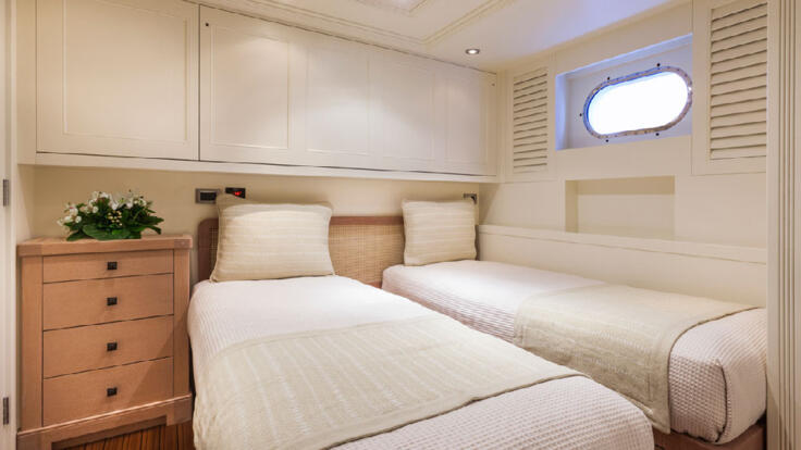 Whitsunday Luxury Yacht Charter - Twin Cabin with 1 single or sofa