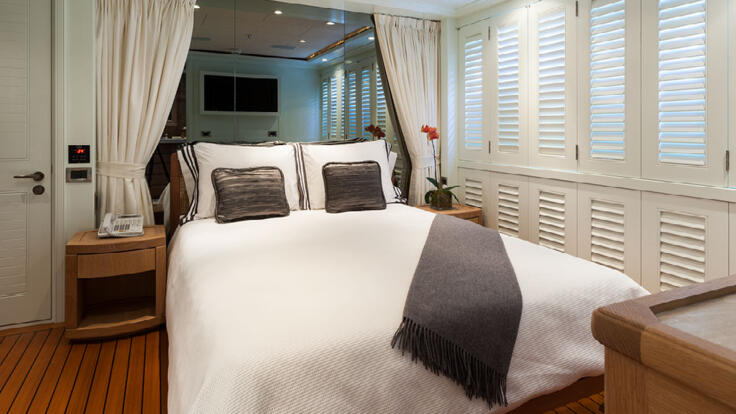 Whitsunday Luxury Yacht Charters - VIP Queen Cabin