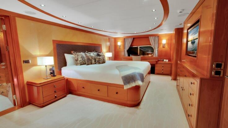 Master Cabin -  Luxury Charter Yacht - Pleiades 11