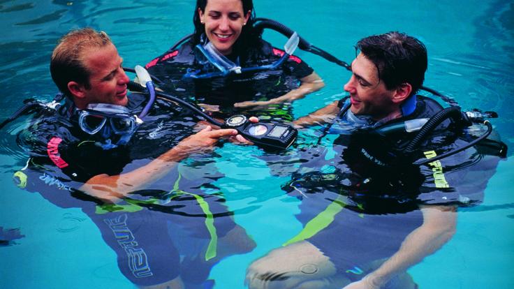 Cairns Dive Courses - Learn to dive in the pool