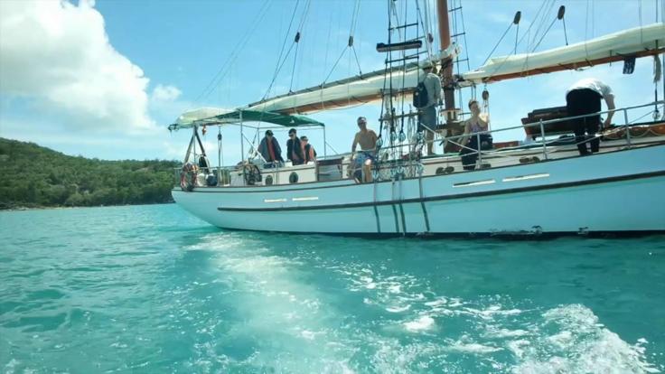 Airlie Beach Sailing Tour | Snorkel from the tallship