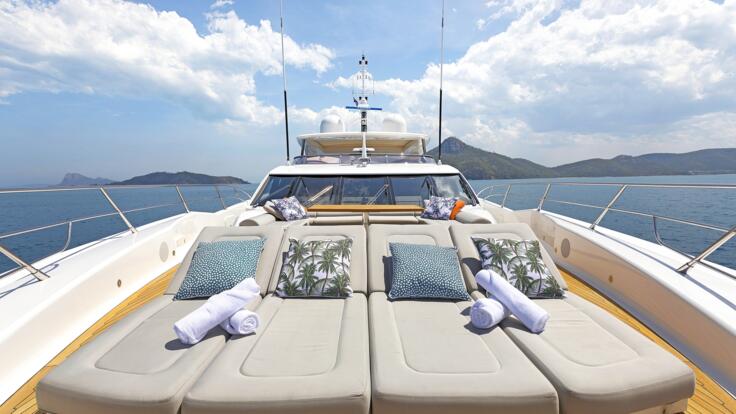 Superyacht Charter Whitsundays - Luxury Yacht Charters - Relax on the Bow