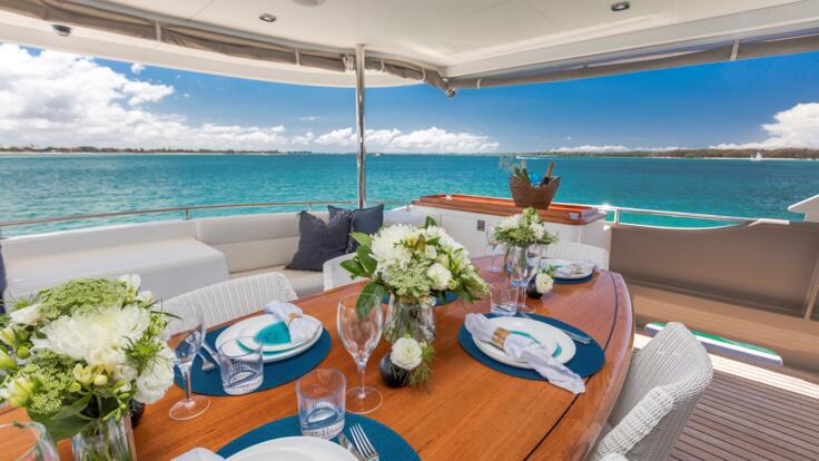Superyacht charter Great Barrier Reef - Yacht Charter Dining Alfresco