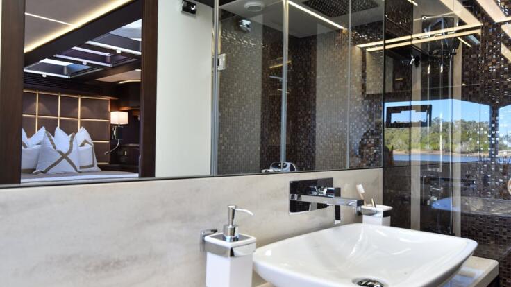 Luxury Yacht Charter Whitsundays - Bathroom