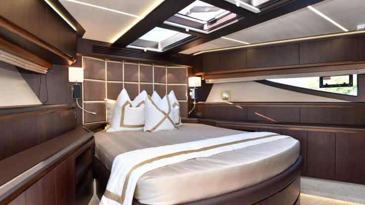 Luxury Yacht Charters - Hamilton Island - Forward VIP Stateroom