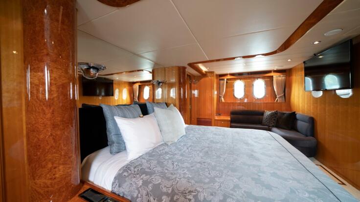 Whitsunday Superyacht Charter - Master Stateroom