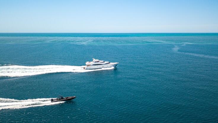 Luxury Yacht Charters Whitsundays - Cruising with Tender along side