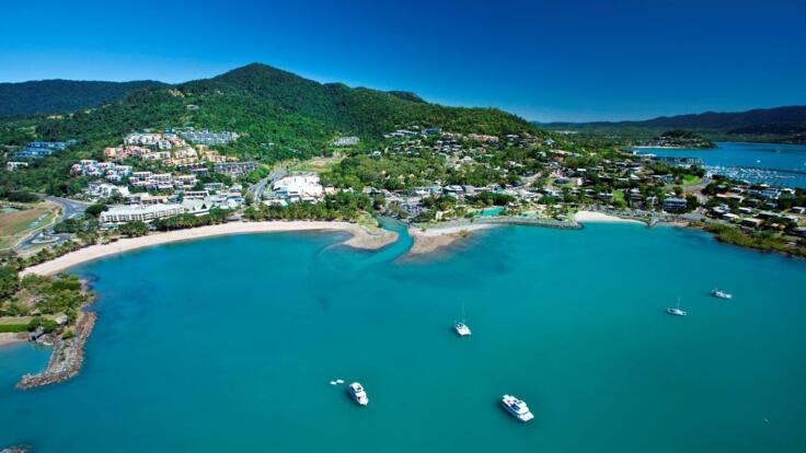 Superyachts Great Barrier Reef - Airlie Beach Whitsundays